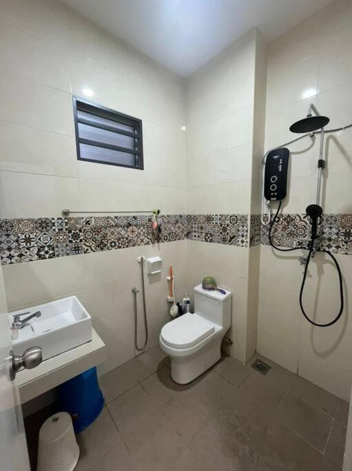 Hadeerna Homestay - Double Storey Terrace Chemor Kültér fotó