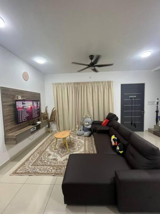 Hadeerna Homestay - Double Storey Terrace Chemor Kültér fotó