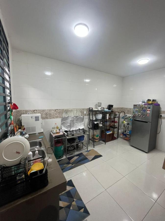 Hadeerna Homestay - Double Storey Terrace Chemor Kültér fotó